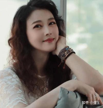 曝周海媚在北京七环别墅不值钱,2002年购买,香港无房产