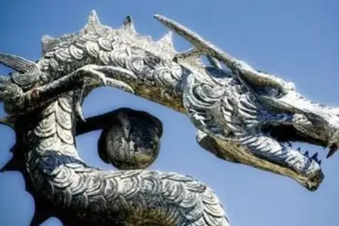 盘龙卧虎是什么意思