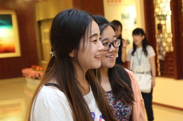 清华美院老师回应咸猪手事件,既然已经和解,此事为何引发如此大舆论?