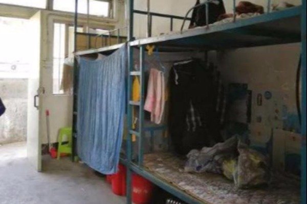 你如何看待深圳一工业园女寝频遭男生查房这件事?
