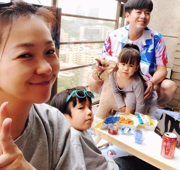 林心如、林依晨好姐妹，曾经惹人爱的“婴宁”，大家还记得她吗？