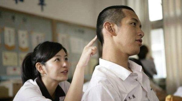 男孩几岁能让女性怀孕？英国男孩曾创世界纪录，网友：小孩生小孩