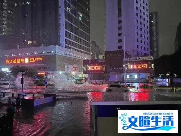 东方神力，患难见真情！暴雨中福州“筷子豪情”又挺住了！