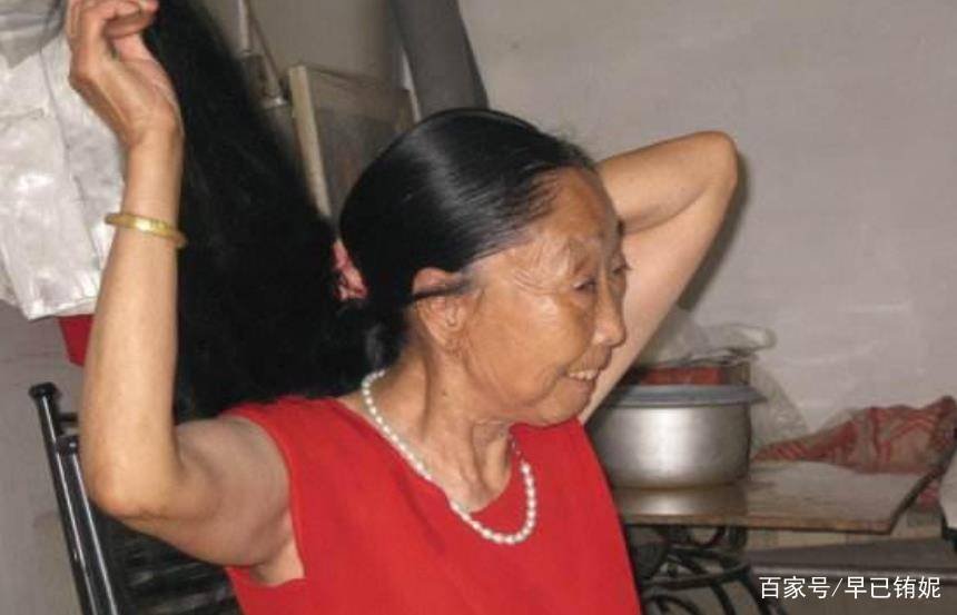 当年25岁的小伙李玉成,娶了60岁的老阿姨,他们现在过得怎样呢?