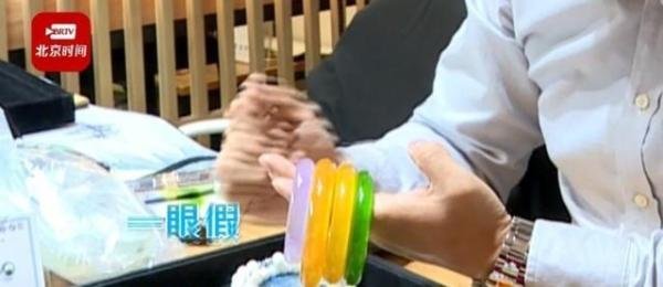 老人看直播三十余件翡翠全是假货！还有天理吗