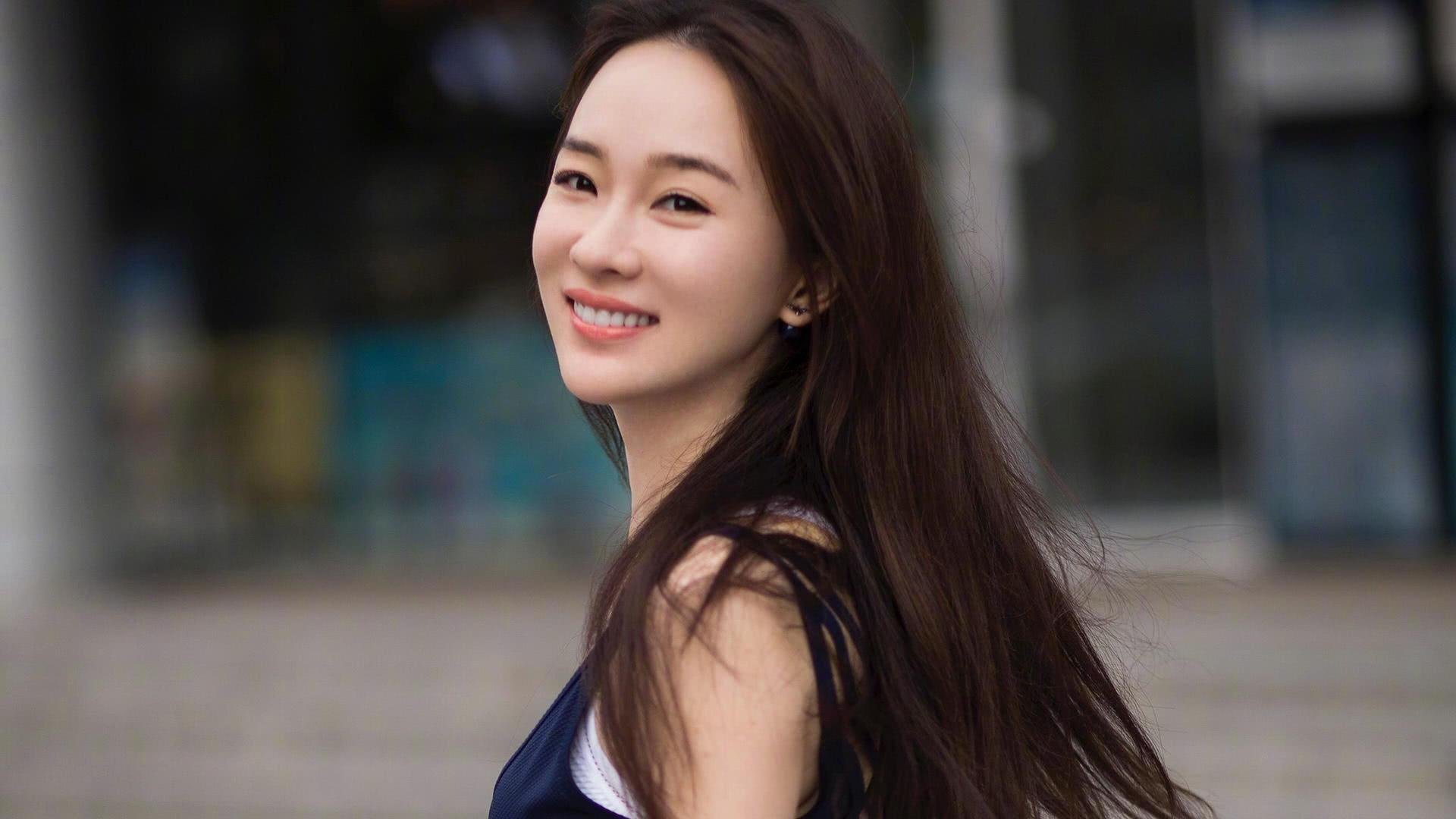 霍思燕与杨幂同框，她们二者谁更美一些？