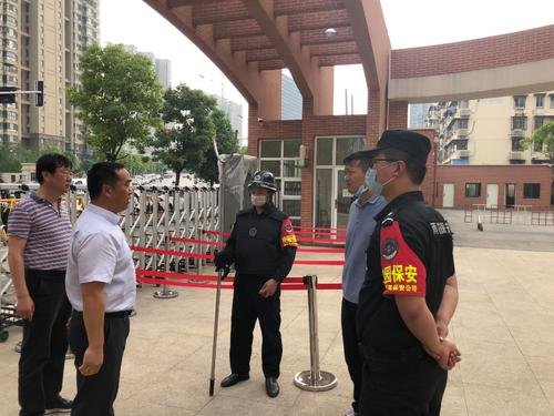 武汉一男子多次夜闯高校女寝偷内衣，你如何看待此男子的行为？
