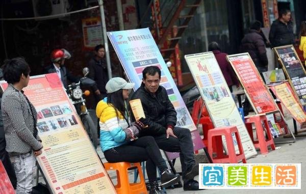 “万元抢人”但没人去！“六千元每月”抢破头