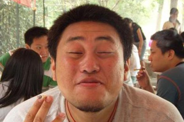 洛阳一男子当街将女友捅死,究竟是什么原因让两人反目成仇?