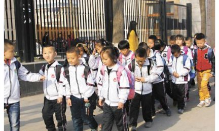 深圳小学生上学的时间是什么？