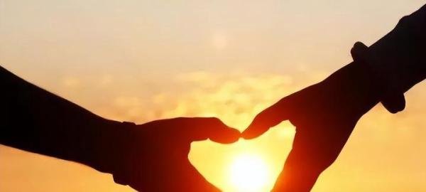 “你就是我的亲爷爷!”房东见证7年租客结婚生子还帮带娃!