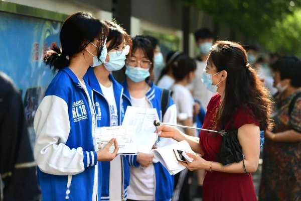家长在微信群里应该怎么感谢老师呢