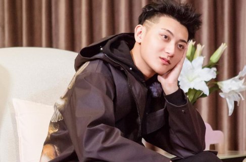 如何评价《小小的追球》?