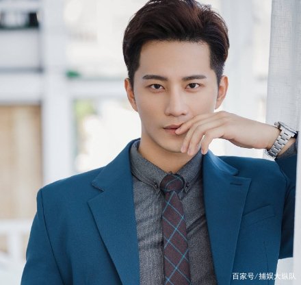 25岁娶娇妻,生下女儿就剃发出家,如今生活幸福,他是谁?