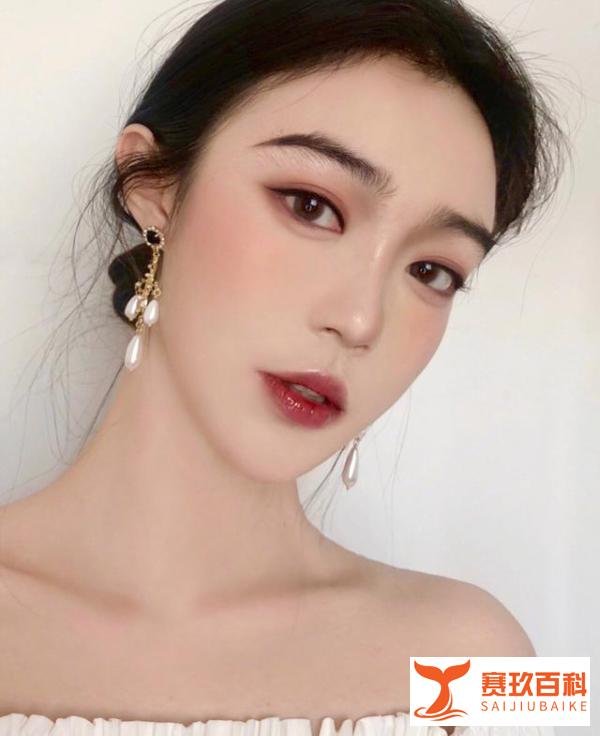 自带高级贵妇感，具备这四点特征的女性，出门都认为是有钱人！