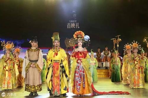 总导演回应《唐宫夜宴》出圈，我们国家的传统文化该不该走向潮流？