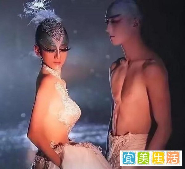 《《彩舞》之辩：杨丽萍的艺术探索与社会观念的交锋》