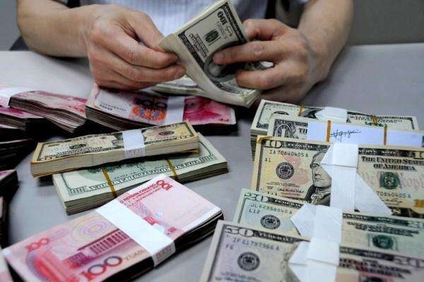 人民币汇率大幅贬值,4天贬值近1400点,人民币快速走贬的因素是什么?