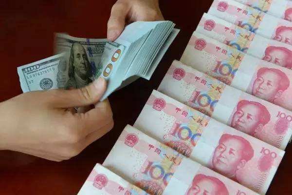 人民币汇率大幅贬值，4天贬值近1400点，人民币快速走贬的因素是什么？