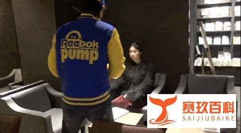 原创陈楚河曾把脚放在朱珠腿上,朱珠笑着缓解尴尬说:没关系帮他捏脚!