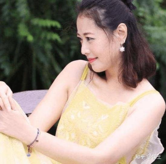 曝周海媚在北京七环别墅不值钱，2002年购买，香港无房产