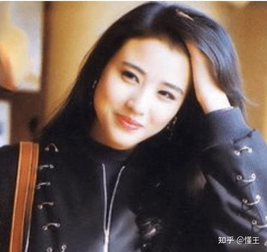 曝周海媚在北京七环别墅不值钱,2002年购买,香港无房产