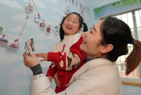 浙江女儿拍下7000张妈妈辛勤工作照，这位女儿这么做有什么意义？