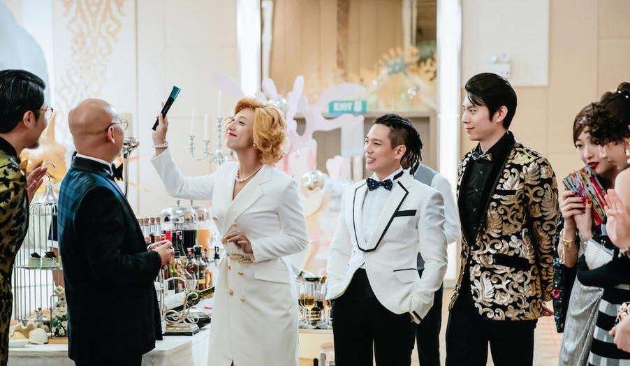 《李茶的姑妈》背后有哪些让人深思的问题？
