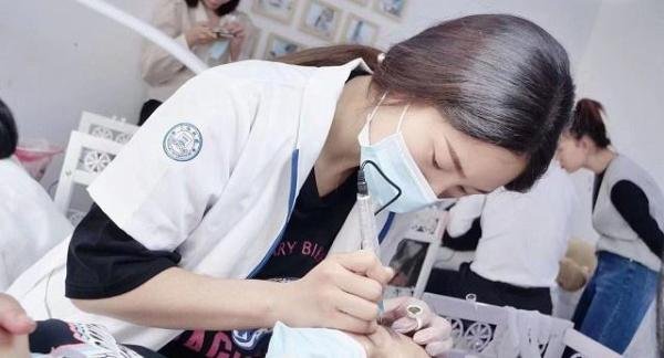 重庆学纹绣一般学费多少钱