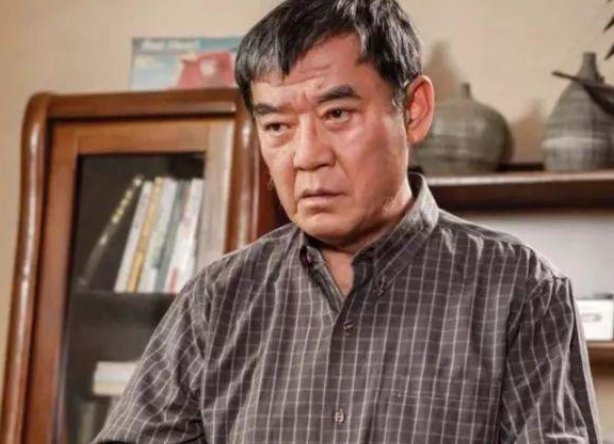 李立群曝31岁女儿与黑人男友分手,你能接受和黑人恋爱吗?