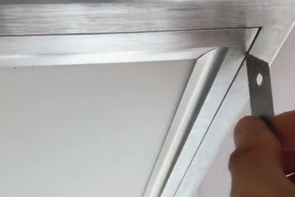 如何拆除吸顶灯?