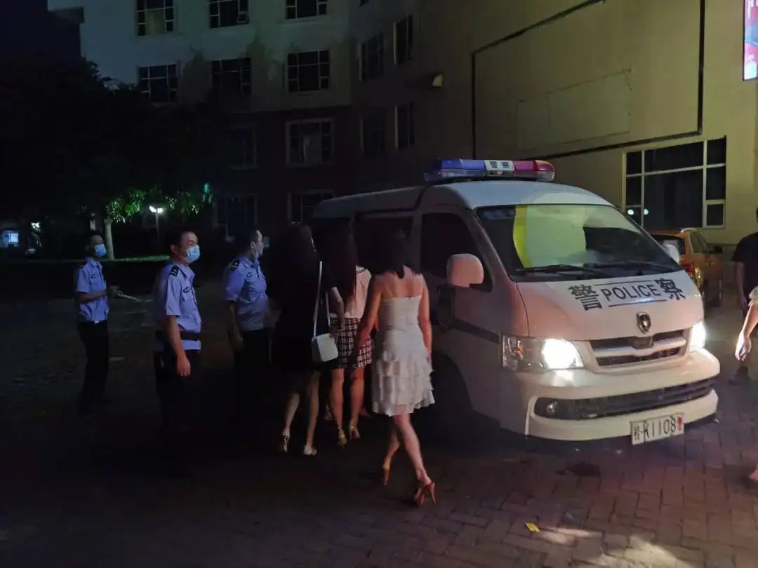 强迫未成年少女有偿陪侍,5人被刑拘,此事背后暴露出了当地的哪些问题?