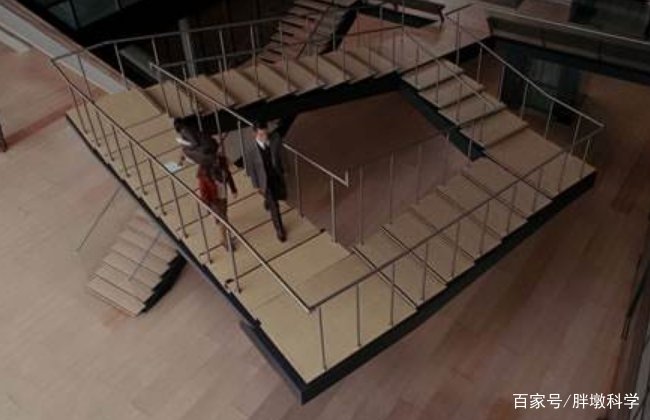 潘洛斯阶梯为何不管向上走还是向下走,最后都走不到尽头?