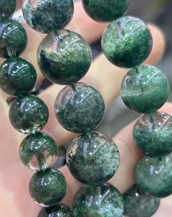 详解天然绿幽灵水晶,一篇即毕业!
