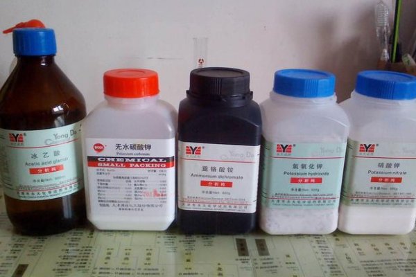 请问，乙腈的沸点是多少度？