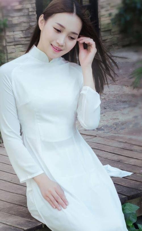 越南“第一美女”邓玉贞,高颜值好身材,她值不值得这个称呼?