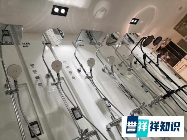 山东重点中学校长被“开除”引学生欢呼：但我劝你不要成为那个“起哄”的人