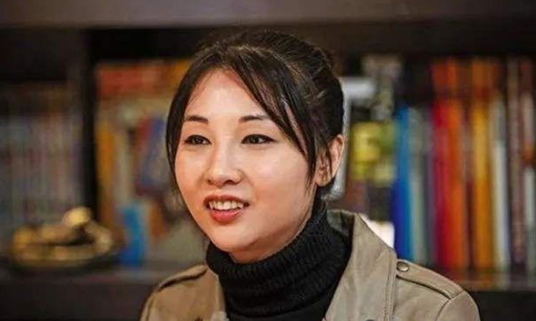 她因枪杀男友被判14年,在狱中被狱警追求,后来怎样了