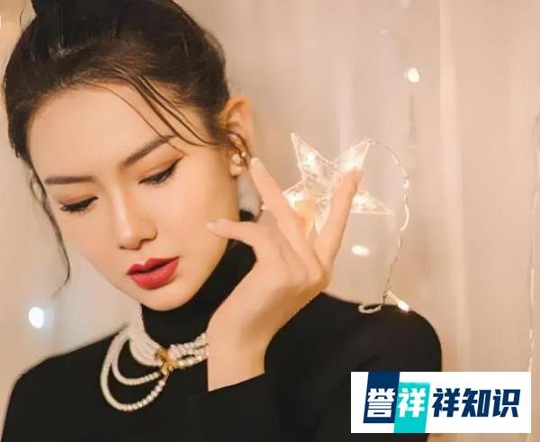 戚薇自爆陪睡仅是潜规则的开端,明星们接连爆料,撕开内娱耻辱布