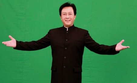 唐国强“藏”了多年的混血妻子曝光，浓眉大眼仪态端庄，她到底是谁