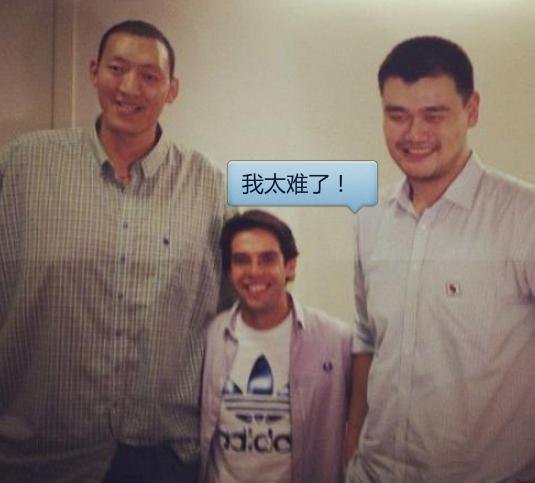 在体坛哪些人跟姚明合影,能在身高体型上占到优势?