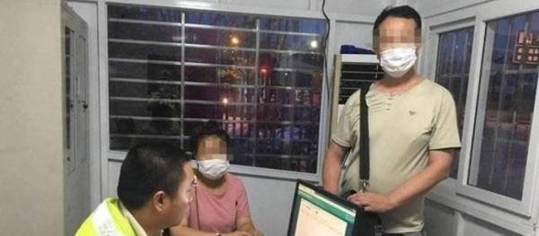 一男一女跟着货车司机去旅行 却因为话多被丢在了高速路上