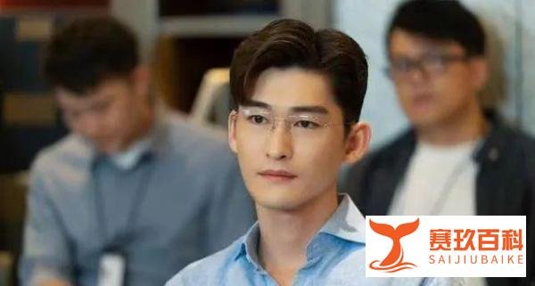 新剧评分2.4！张翰扯内衣带，登顶热搜！