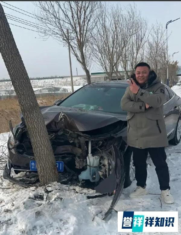 陕西汉中一汽车雪地打滑将2路人撞下5米高河岸