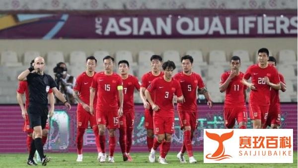 国足的包机已抵达浦东,李铁也随队回来了,足协为他的言论而头疼