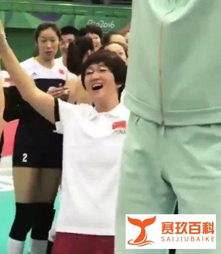 巩俐演郎平造型曝光，这也太像了吧