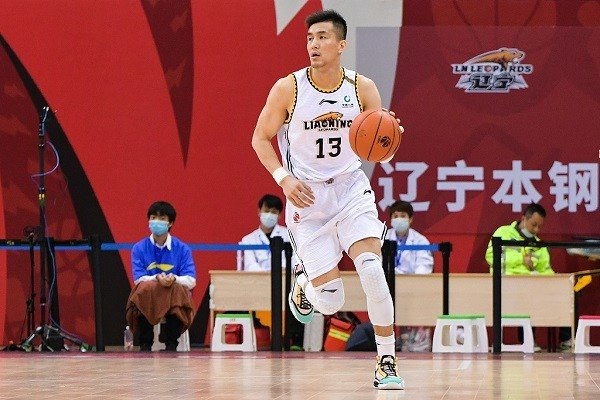 郭艾伦怎么了为什么不上场