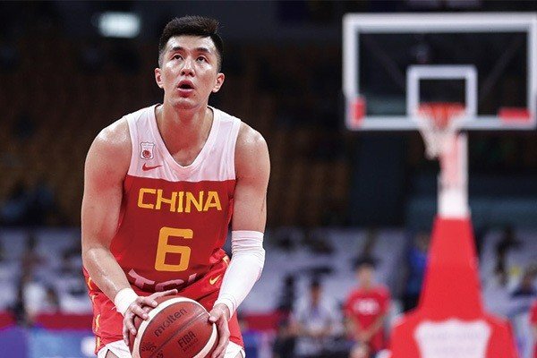 郭艾伦怎么了为什么不上场