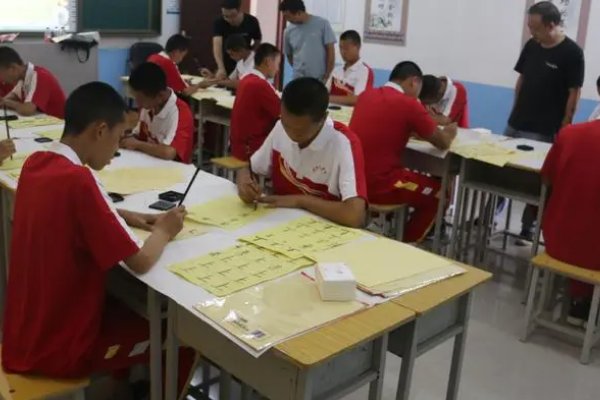 左手指月的意思和典故