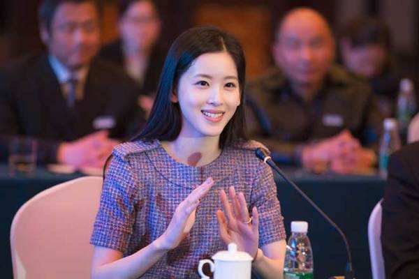 宠了奶茶妹妹2年，输给了刘强东的奶茶妹妹初恋究竟是谁？